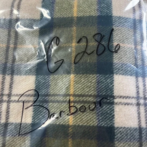 Barbour Lambswool Tartan Plaid Scarf Made in Scotland Green Cream - Picture 5 of 5